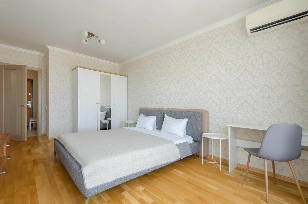 Petrovdom 41B-59B-90B-77B Stunning City View Apartments At Rc Kvartet, Central Railway Station Kiev Exterior foto